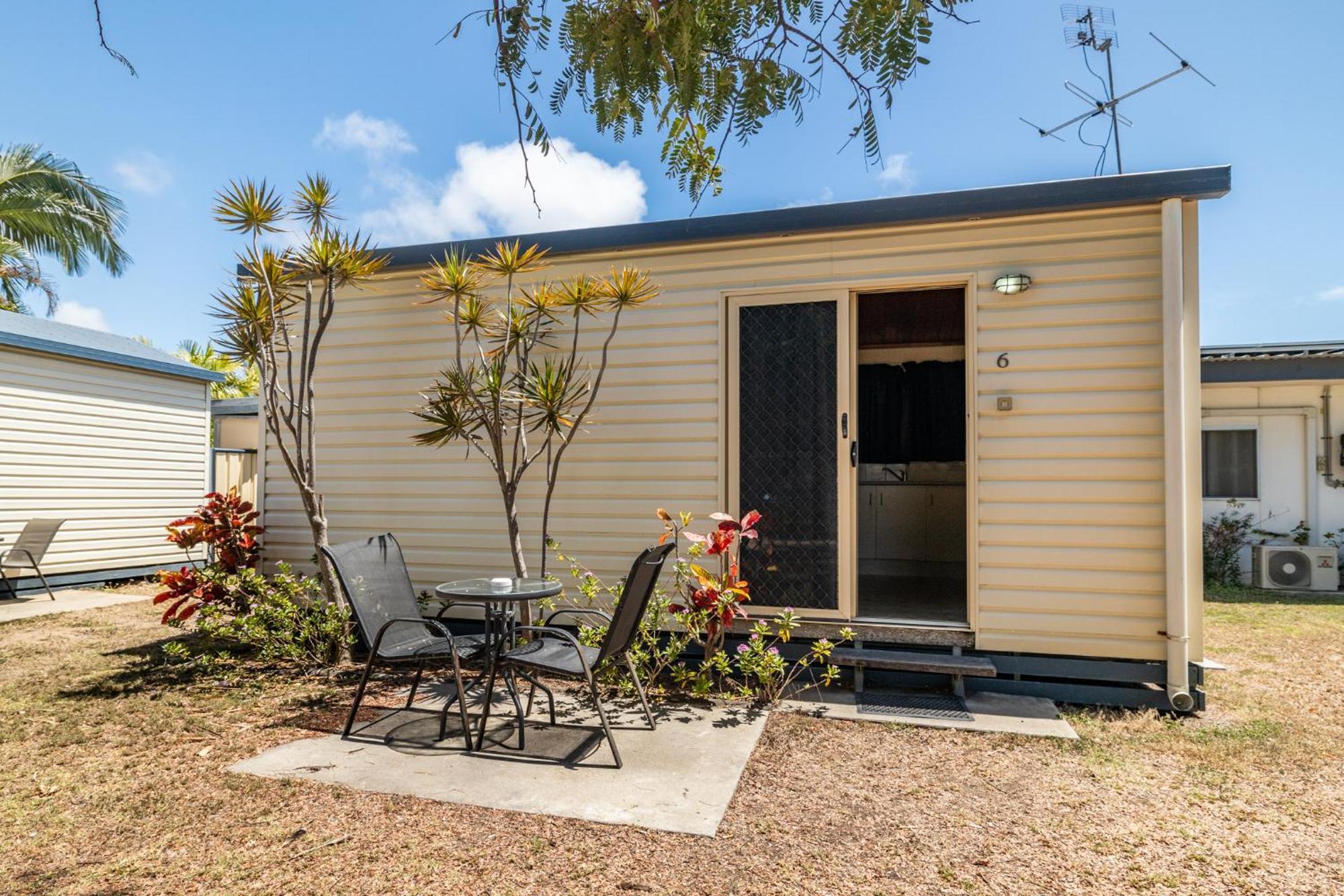 Hotel Harbour Lights Tourist Park Bowen Exterior foto